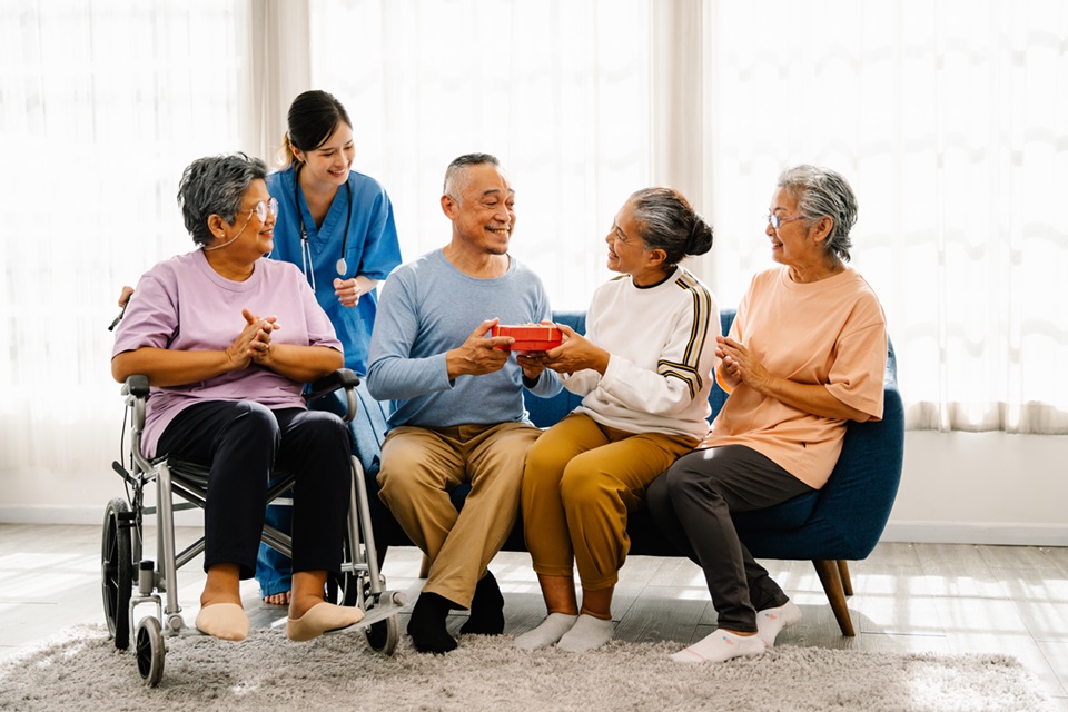Caregiver and family with elderly dementia patients in Florida