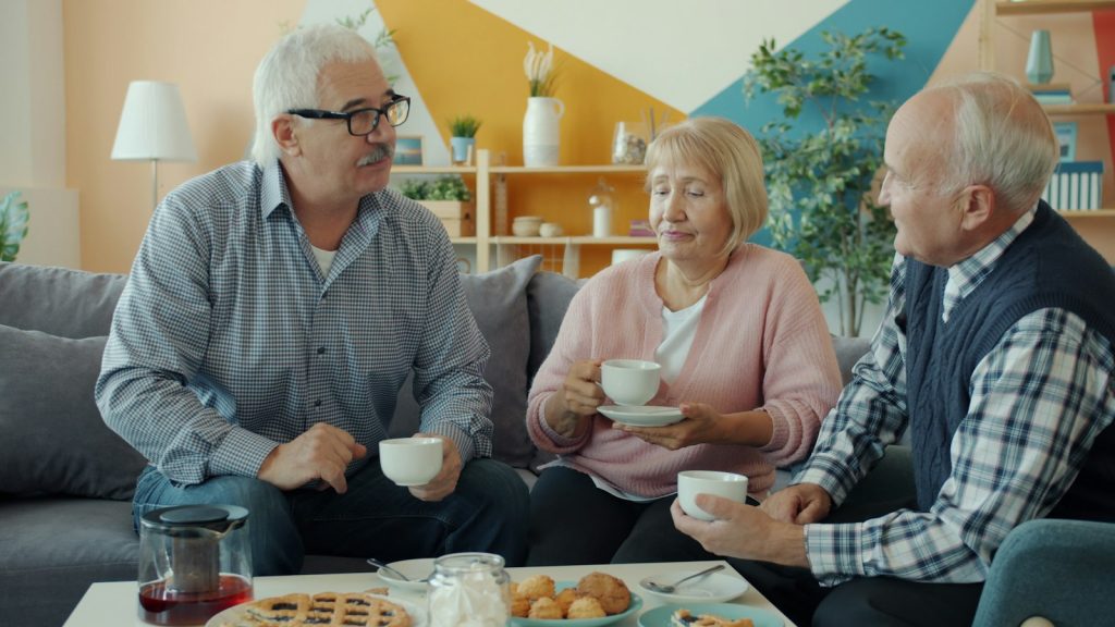 A plate of finger foods on a contrasting placemat to help a person with dementia eat and drink well